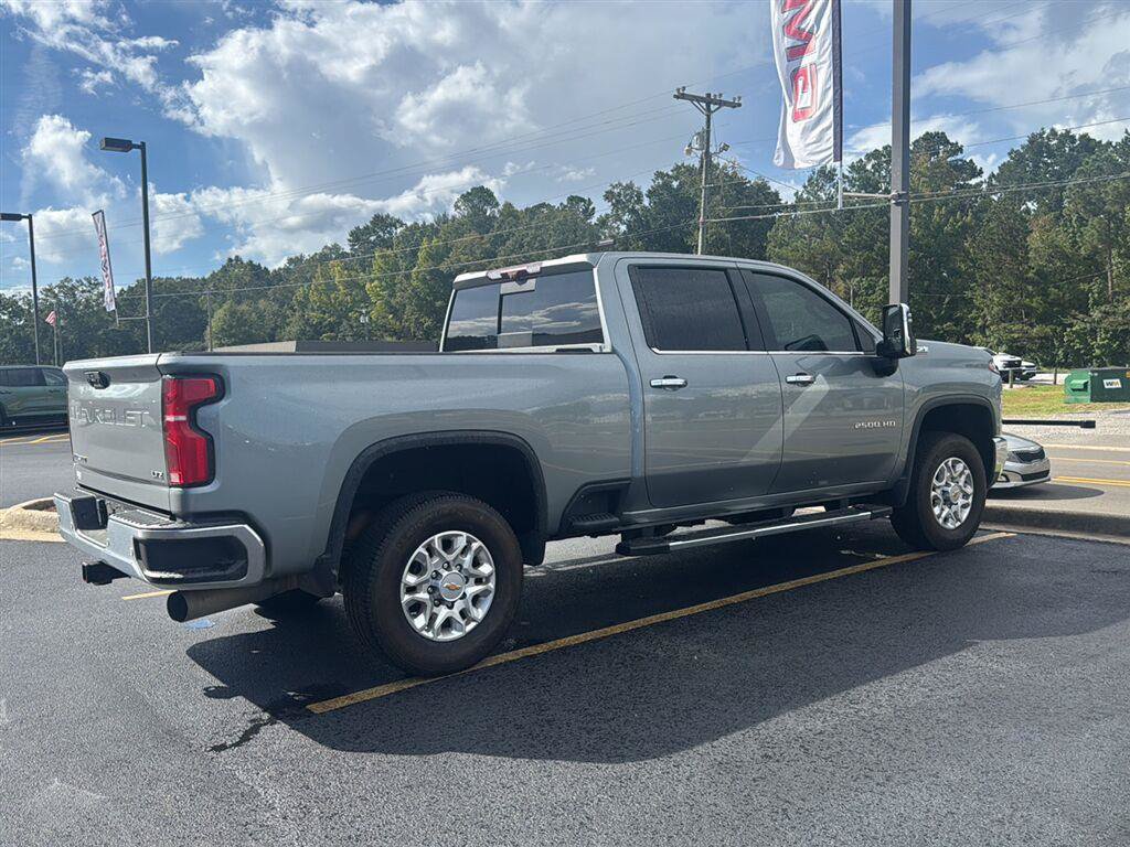 Used 2024 Chevrolet Silverado 2500 LTZ w/ LTZ Plus Package AWD/4WD image 3
