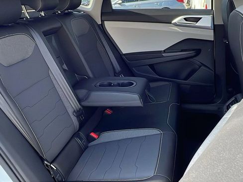 New 2026 Volkswagen Taos SE image 11