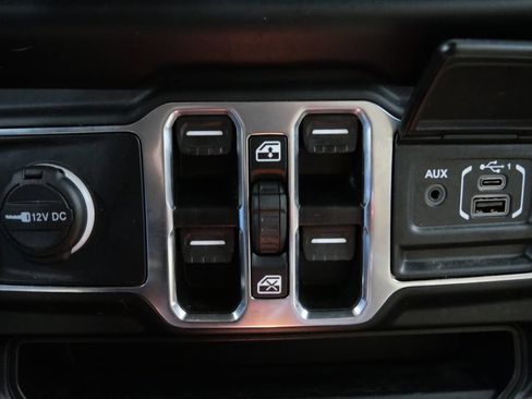 Used 2022 Jeep Wrangler Unlimited Sahara w/ Cold Weather Group AWD/4WD image 20