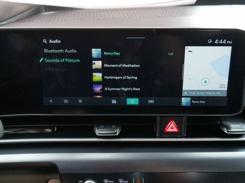 Used 2025 Kia Carnival FWD image 22