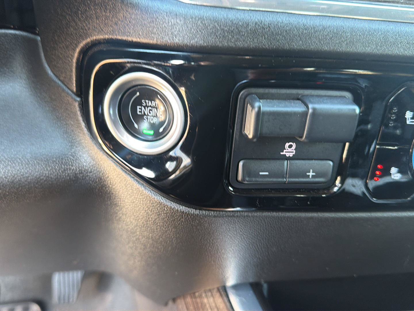 Used 2024 Chevrolet Silverado 1500 RST w/ Convenience Package II AWD/4WD image 25