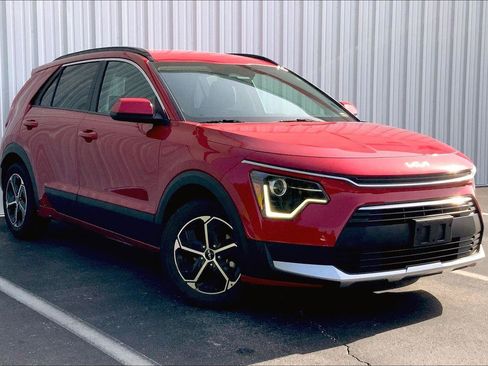 Used 2024 Kia Niro LX FWD image 2