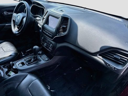 Used 2019 Jeep Cherokee Latitude Plus w/ Comfort/Convenience Group AWD/4WD image 28
