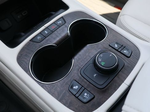 Certified 2023 GMC Acadia Denali w/ Denali Ultimate Package FWD image 19