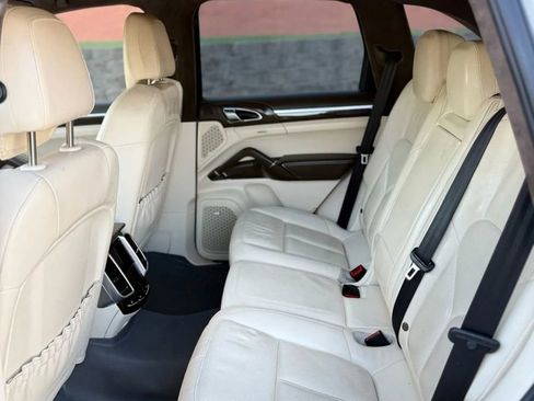 Used 2012 Porsche Cayenne Turbo image 21