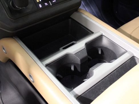 Used 2025 Land Rover Defender 110 V8 image 33