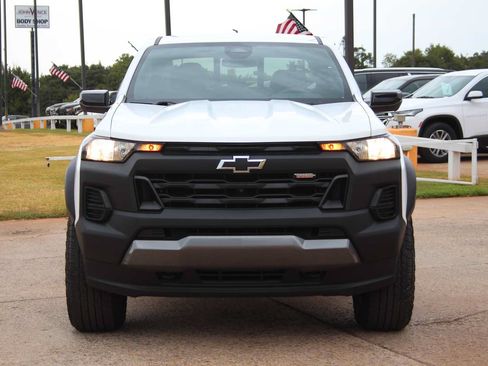 Used 2023 Chevrolet Colorado Trail Boss w/ Technology Package AWD/4WD image 3