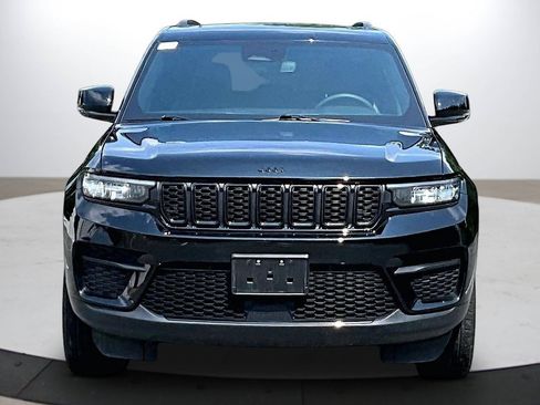 Certified 2024 Jeep Grand Cherokee Altitude AWD/4WD image 3