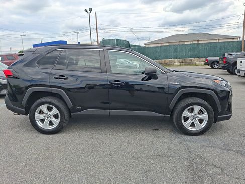 Used 2021 Toyota RAV4 LE AWD/4WD image 7