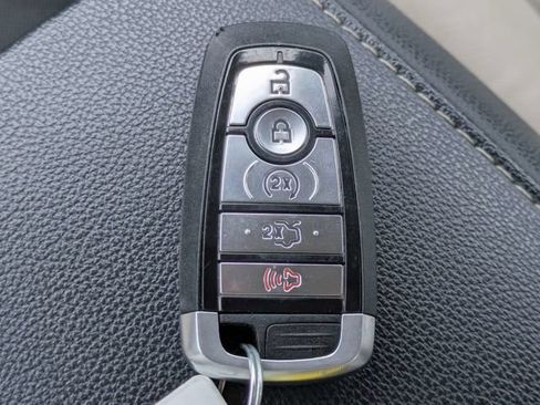 Certified 2017 Ford Fusion SE w/ Fusion SE Technology Package FWD image 27