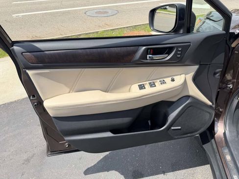 Used 2019 Subaru Outback 2.5i Limited AWD/4WD image 9