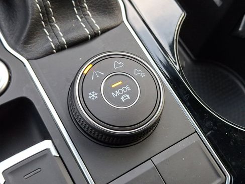 Certified 2021 Volkswagen Atlas Cross Sport SEL image 29