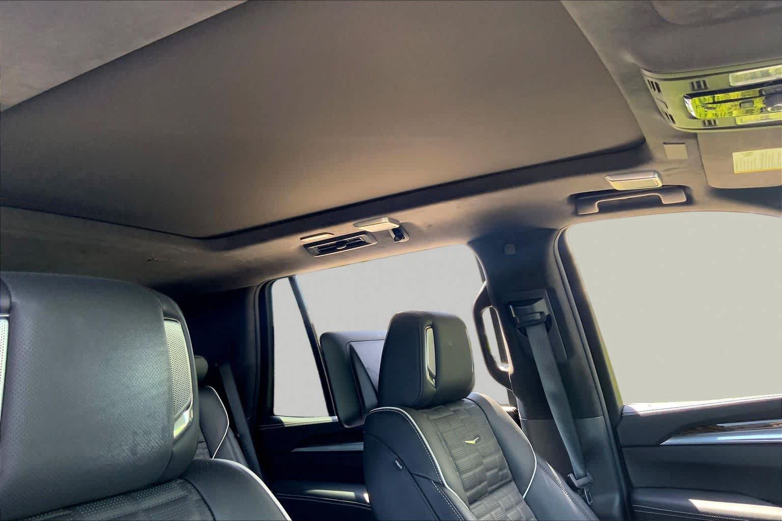 Used 2025 Cadillac Escalade Premium Luxury Platinum w/ LPO, Floor Liner Package AWD/4WD image 13