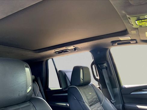 Used 2025 Cadillac Escalade Premium Luxury Platinum w/ LPO, Floor Liner Package AWD/4WD image 13