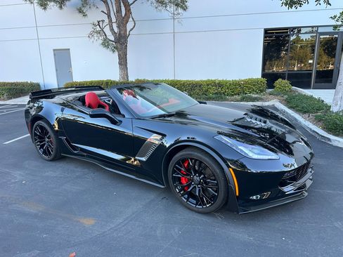 Used 2015 Chevrolet Corvette Z06 w/ 3LZ Preferred Equipment Group image 2