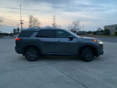 Used 2024 Nissan Pathfinder SL w/ SL Premium Package image 5