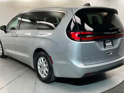 Used 2023 Chrysler Pacifica Touring-L
