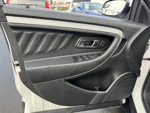 Used 2016 Ford Taurus SEL image 22