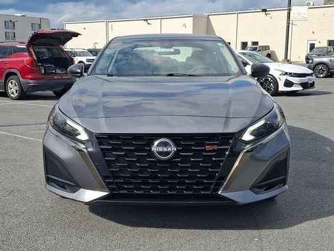 Used 2025 Nissan Altima 2.5 SR FWD image 2