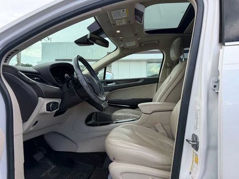 Used 2019 Lincoln MKC Reserve w/ MKC Technology Package FWD image 6