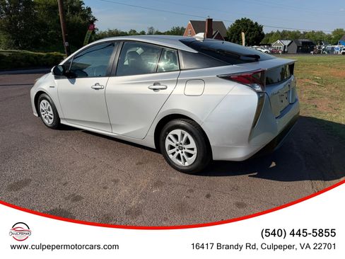 Used 2016 Toyota Prius Two FWD image 3
