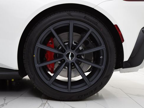 Used 2020 Aston Martin V8 Vantage Coupe RWD image 31