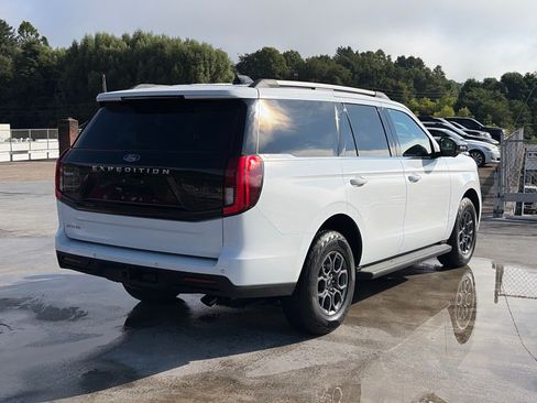 Certified 2025 Ford Expedition Active AWD/4WD image 3