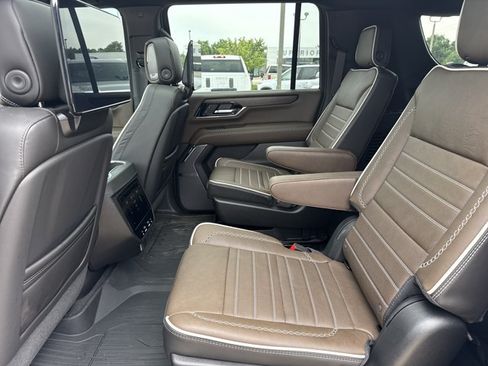 Used 2026 GMC Yukon XL Denali Ultimate AWD/4WD image 6