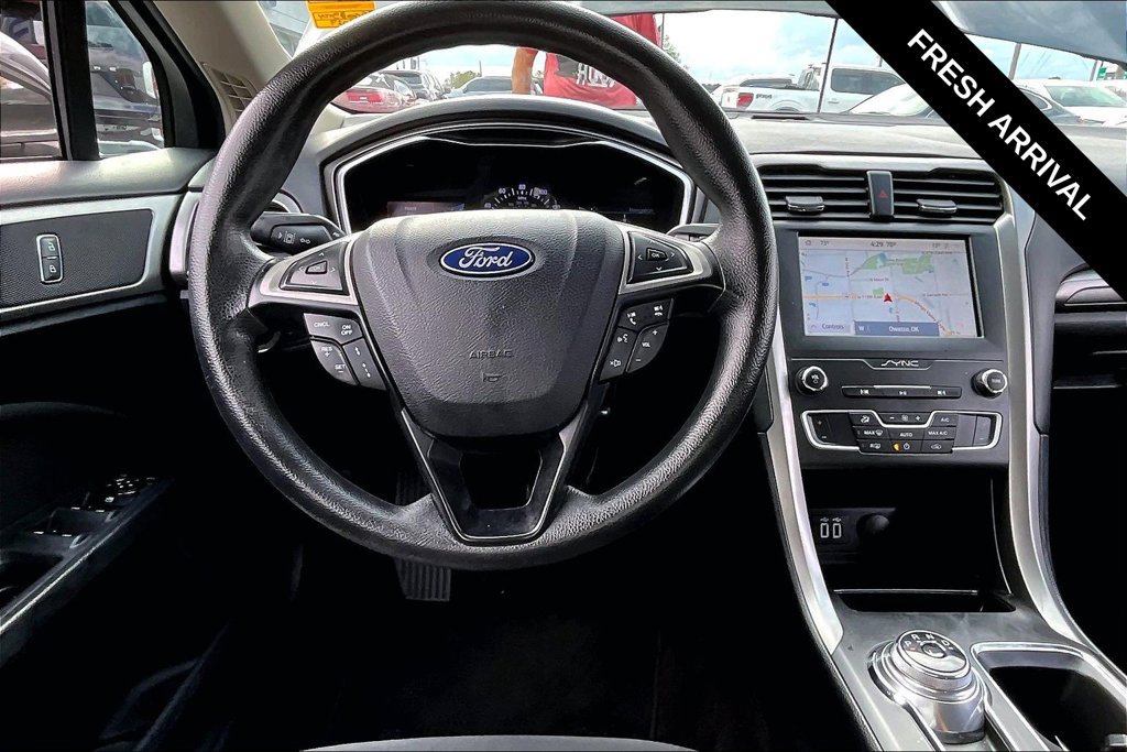 Used 2020 Ford Fusion SE FWD image 14