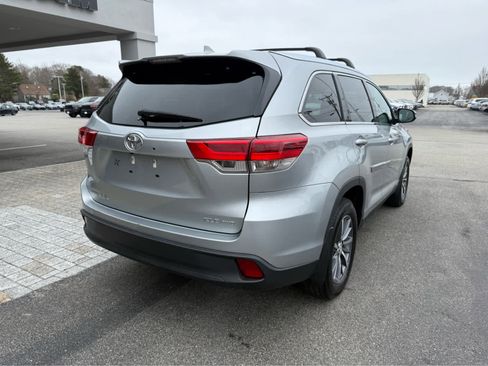 Used 2019 Toyota Highlander XLE AWD/4WD image 10