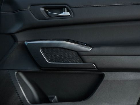 New 2025 Nissan Pathfinder SL image 10