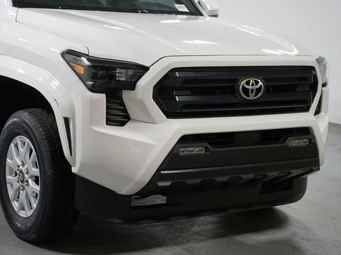 Certified 2024 Toyota Tacoma SR5 image 4
