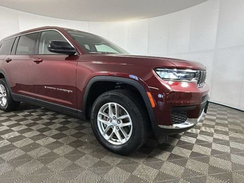 Used 2022 Jeep Grand Cherokee L Laredo w/ Luxury Tech Group I AWD/4WD image 2