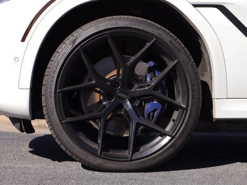 Used 2022 BMW X6 M50i w/ Executive Package image 31