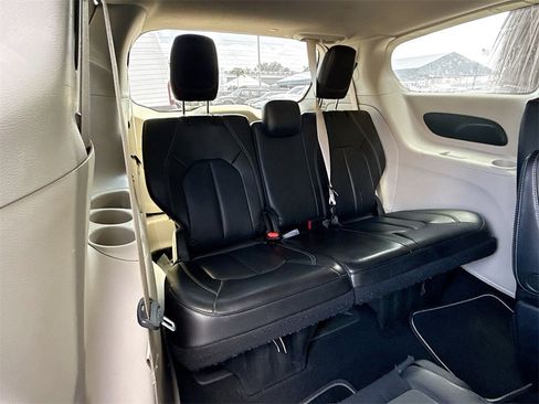 Used 2021 Chrysler Voyager Lxi image 29