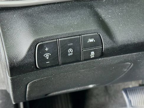 Used 2022 Hyundai Elantra SE FWD image 15