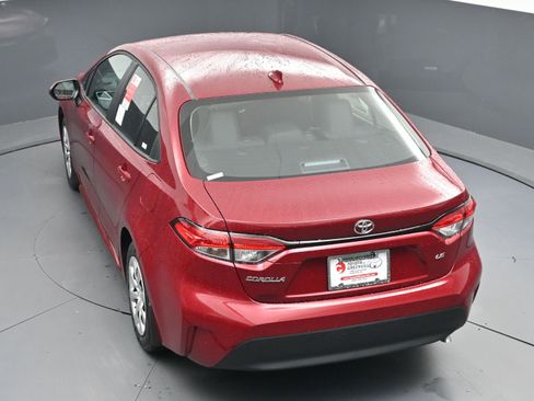Used 2025 Toyota Corolla LE FWD image 33