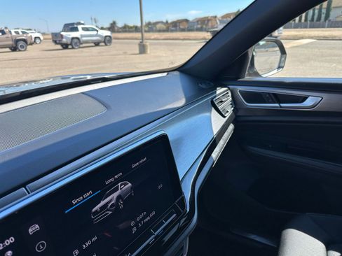 Used 2025 Volkswagen Atlas Cross Sport SE image 37