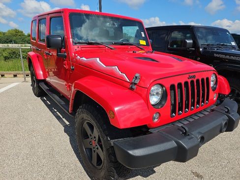 Used 2015 Jeep Wrangler Unlimited Sahara AWD/4WD image 3