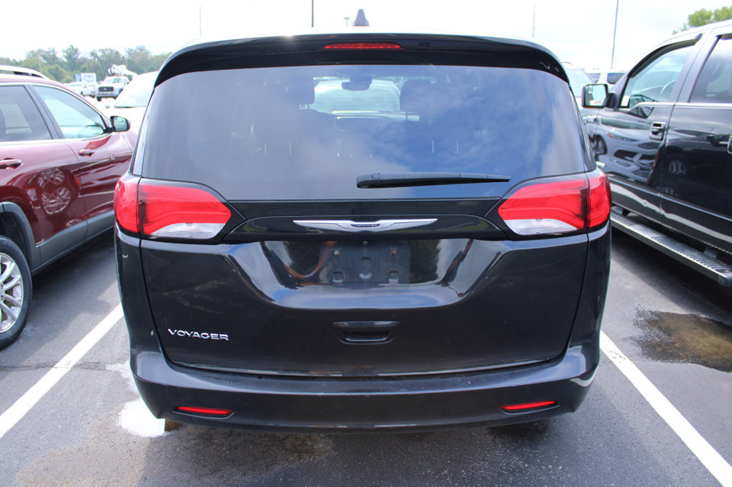 Used 2024 Chrysler Voyager LX FWD image 5