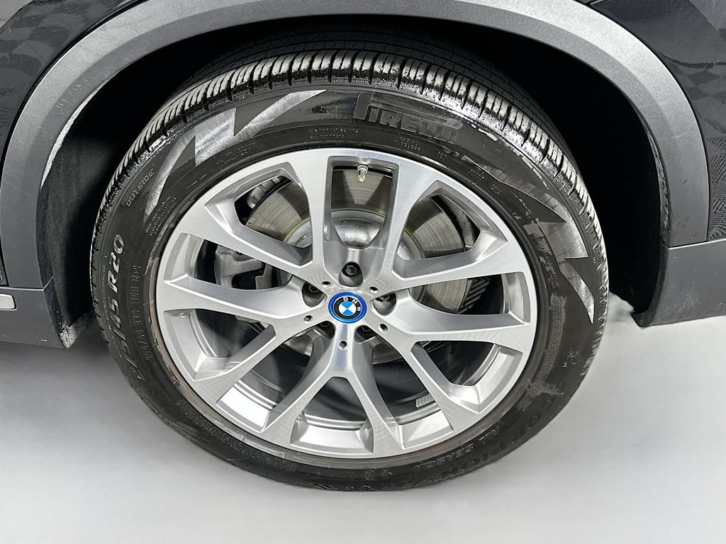 Certified 2024 BMW X5 xDrive50e w/ Premium Package AWD/4WD image 32