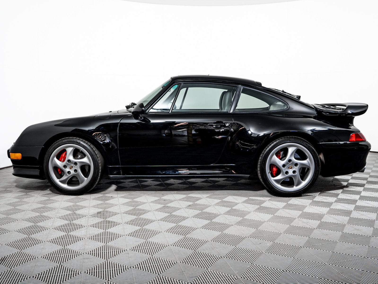 Used 1997 Porsche 911 Carrera 4S AWD/4WD image 2