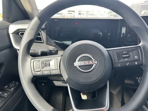 Used 2025 Nissan Kicks S AWD/4WD image 18