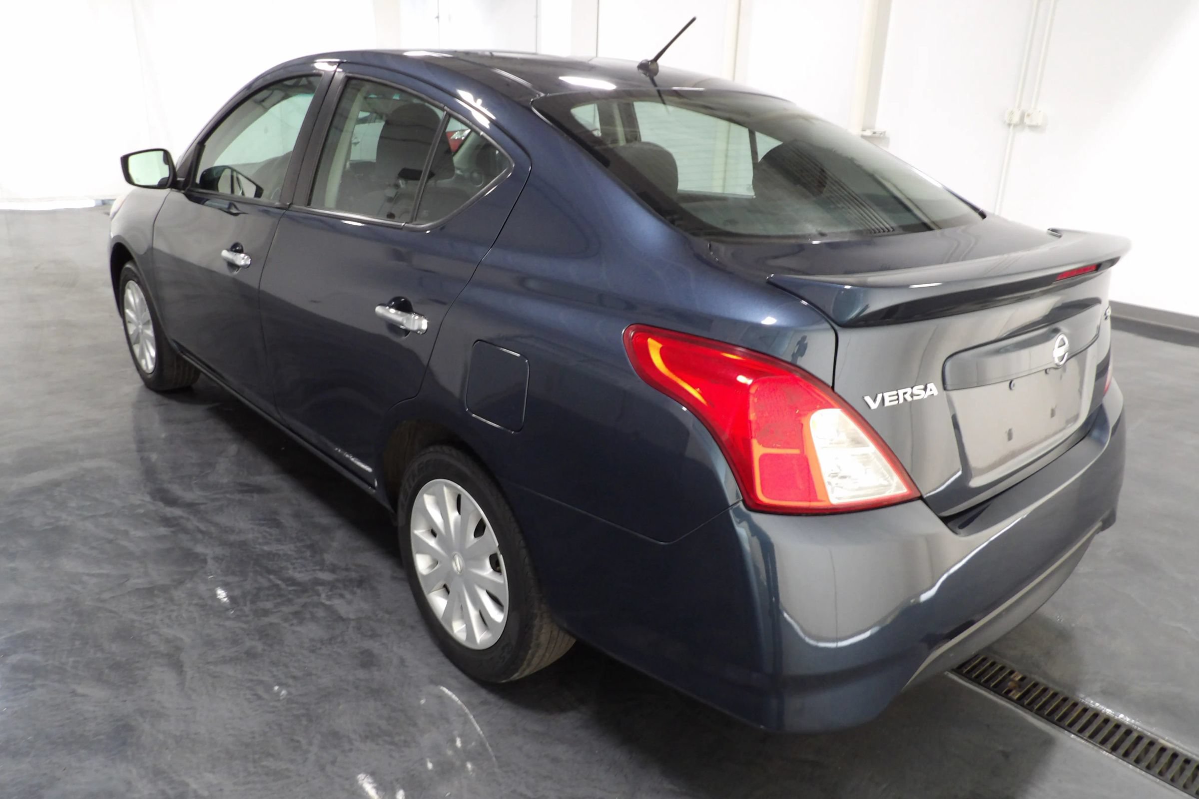 Used 2017 Nissan Versa SV FWD image 5