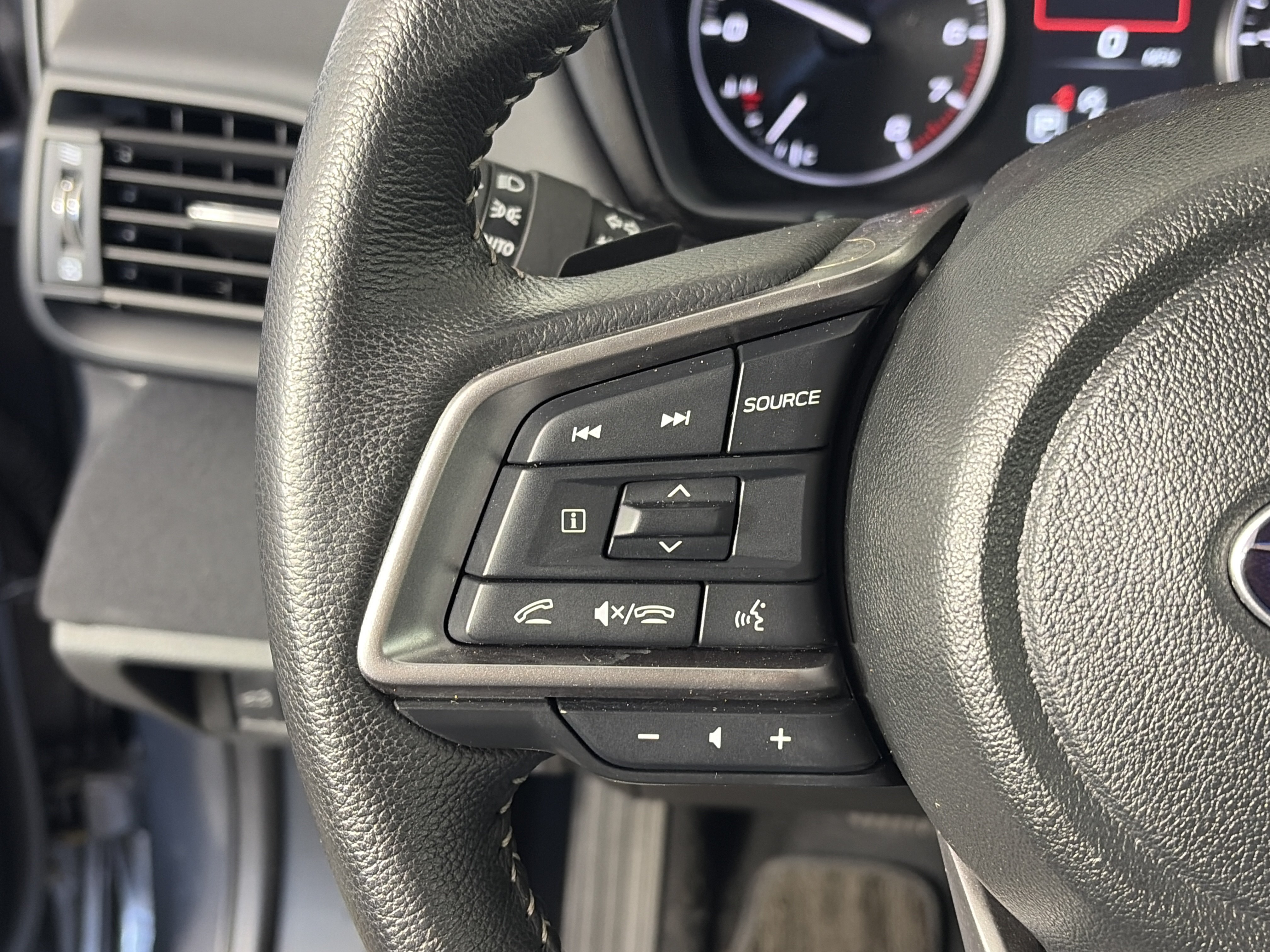 Used 2025 Subaru Outback Premium AWD/4WD image 26