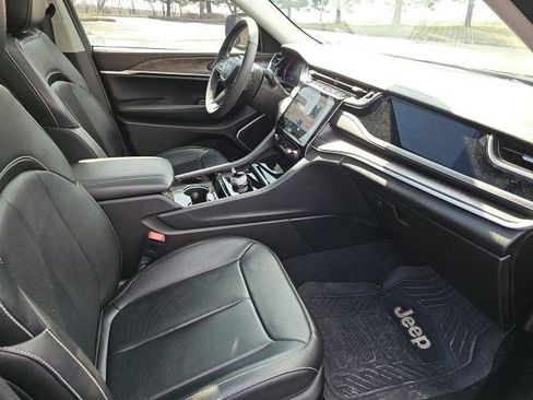 Used 2023 Jeep Grand Cherokee L Limited w/ Luxury Tech Group II image 11