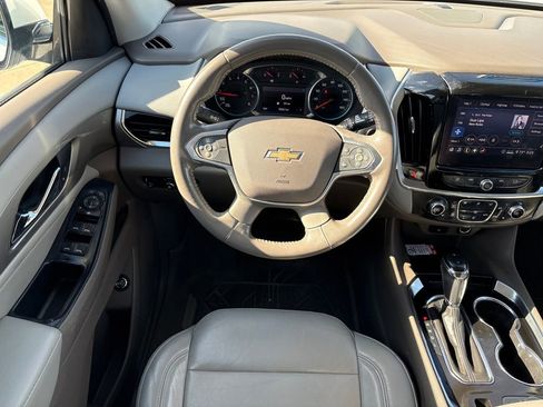 Used 2020 Chevrolet Traverse LT image 29