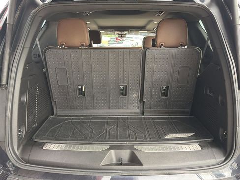 Used 2023 Chevrolet Tahoe High Country AWD/4WD image 14