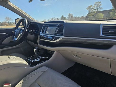 Used 2017 Toyota Highlander Limited Platinum image 49
