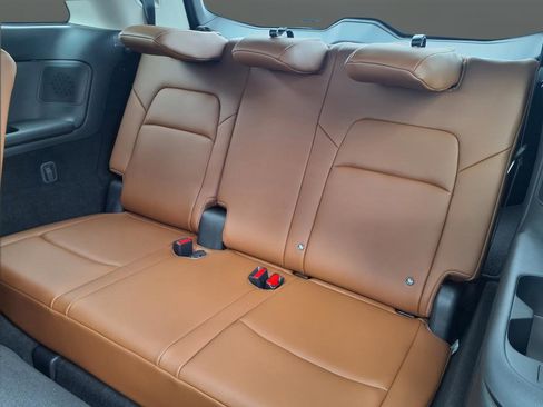 New 2026 Nissan Pathfinder Platinum image 18